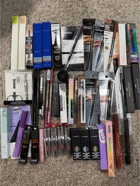 45-PIECE EYE MAKE UP BUNDLE BULK RESELLER BUNDLE LOT NEW
